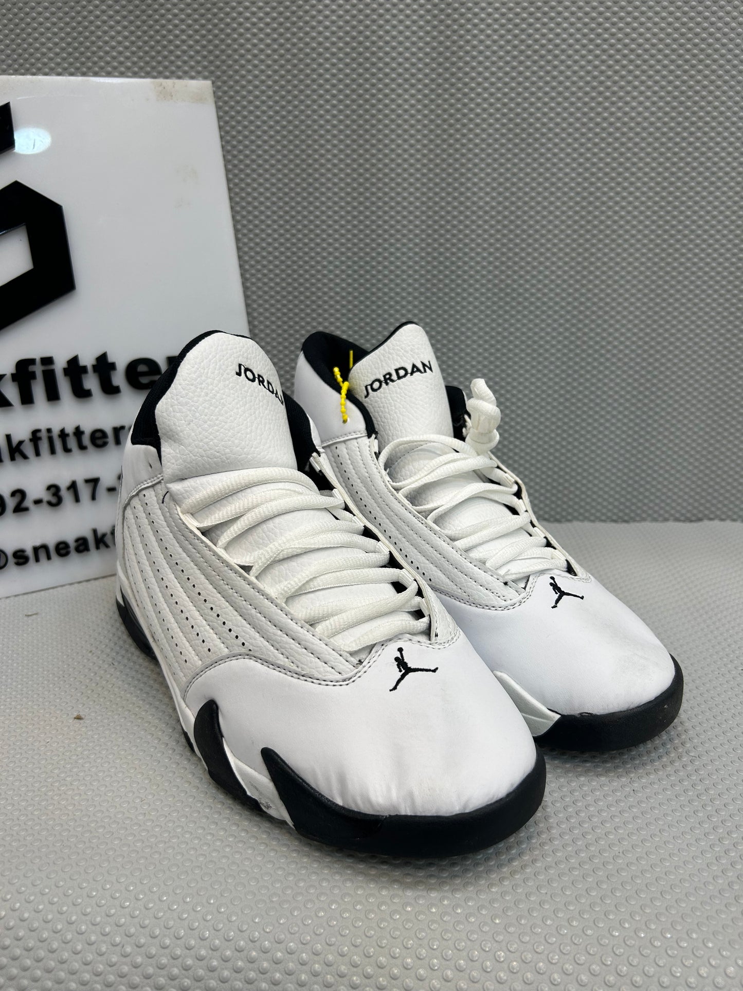 AR JDN 14 - Retro - White Black