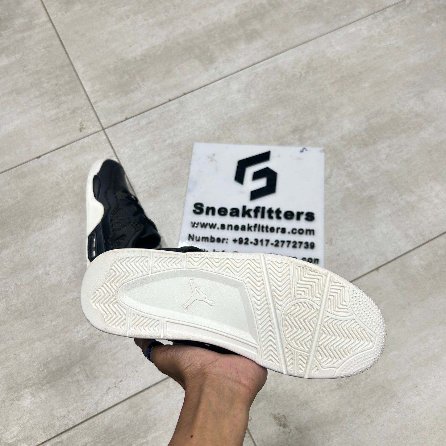 AR JDN 4 - Retro - Black White