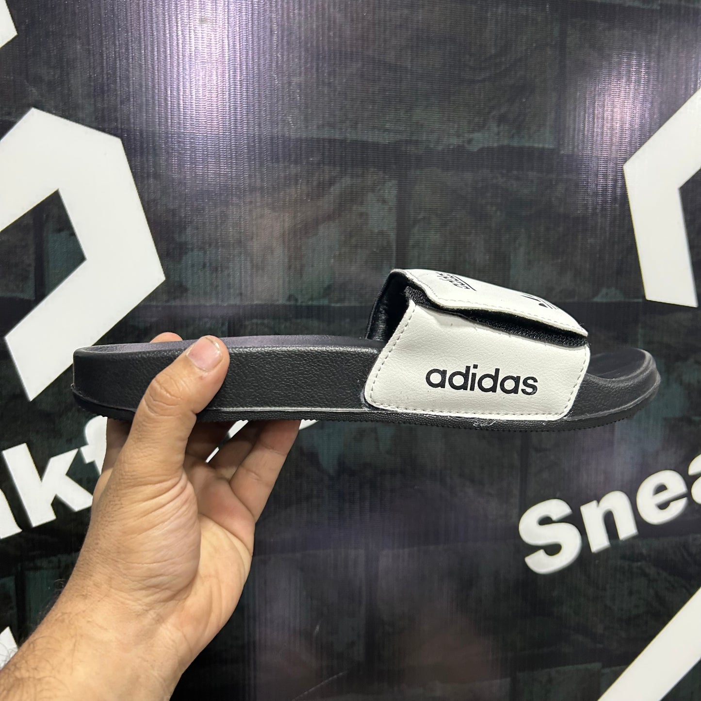 Ad - D7 - Slides - Black with White