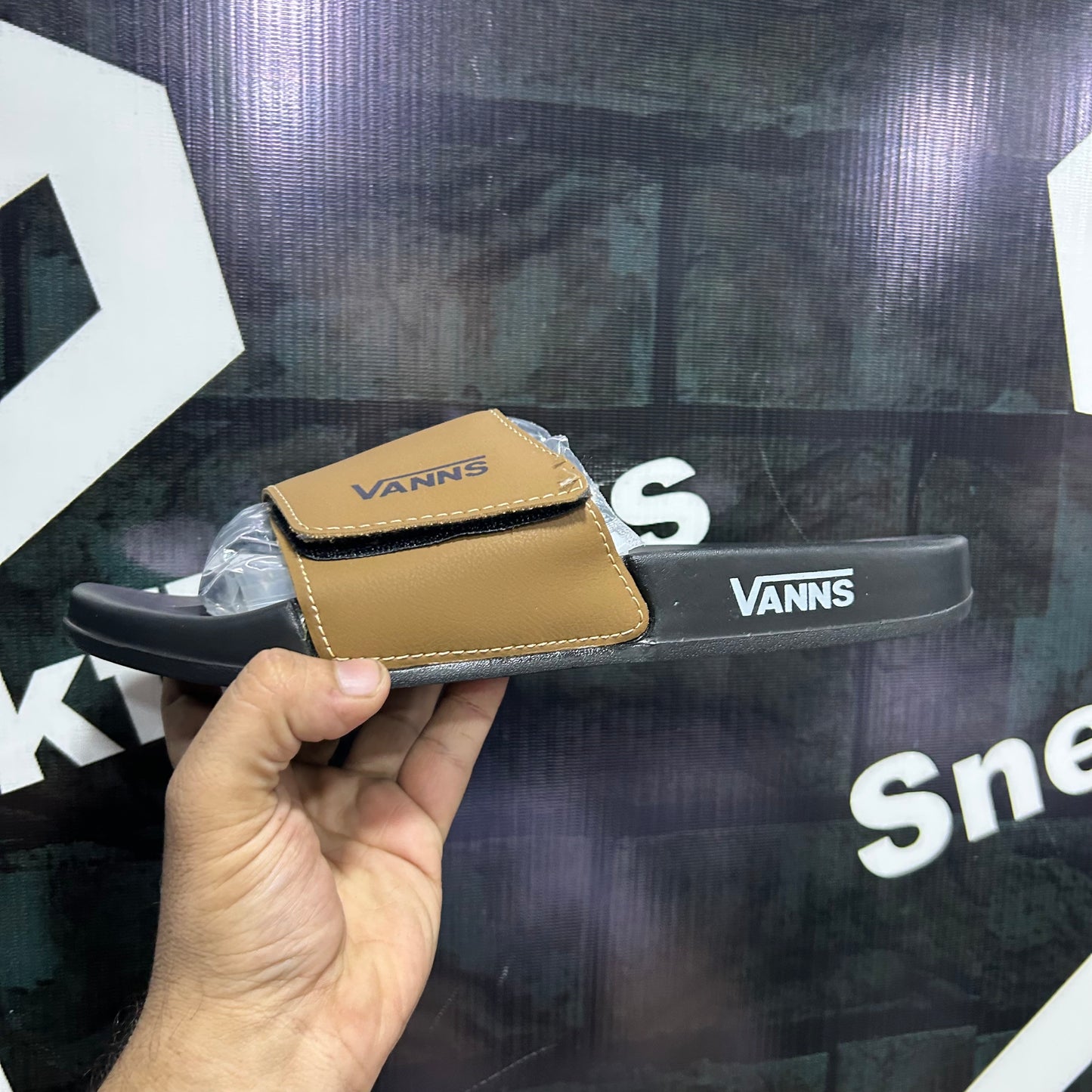 Vanns - Slides D2 - Brown