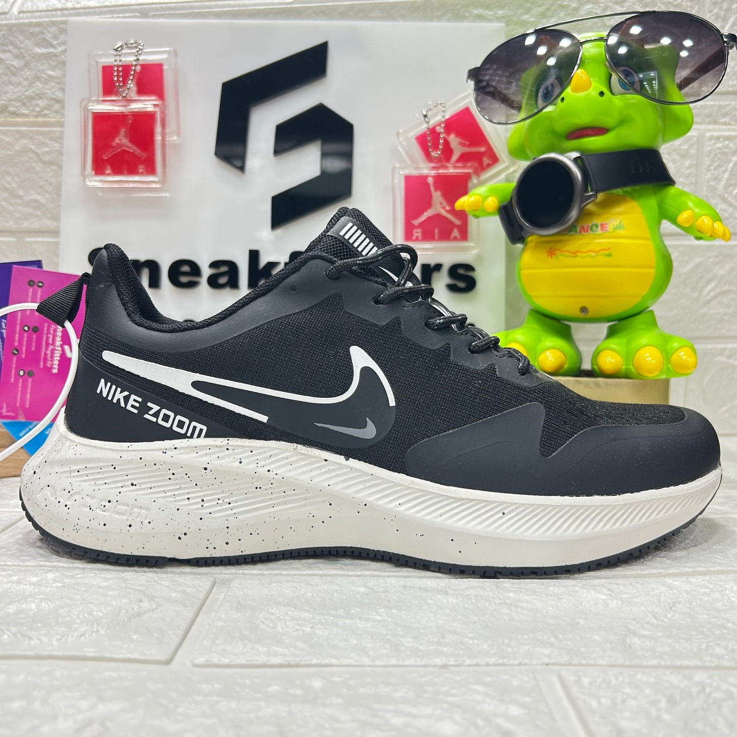 NK - Air Zoom - Black / White