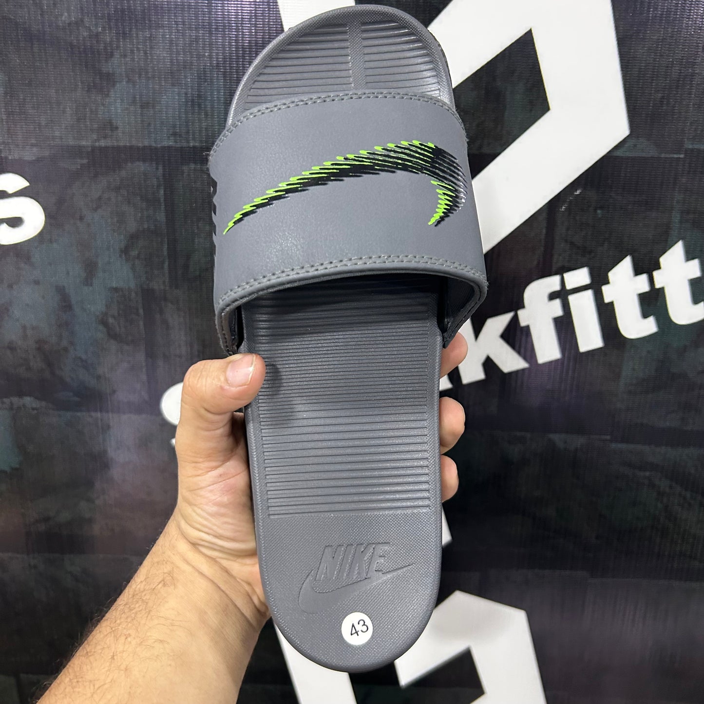 NKE - D4 - Slides - Green