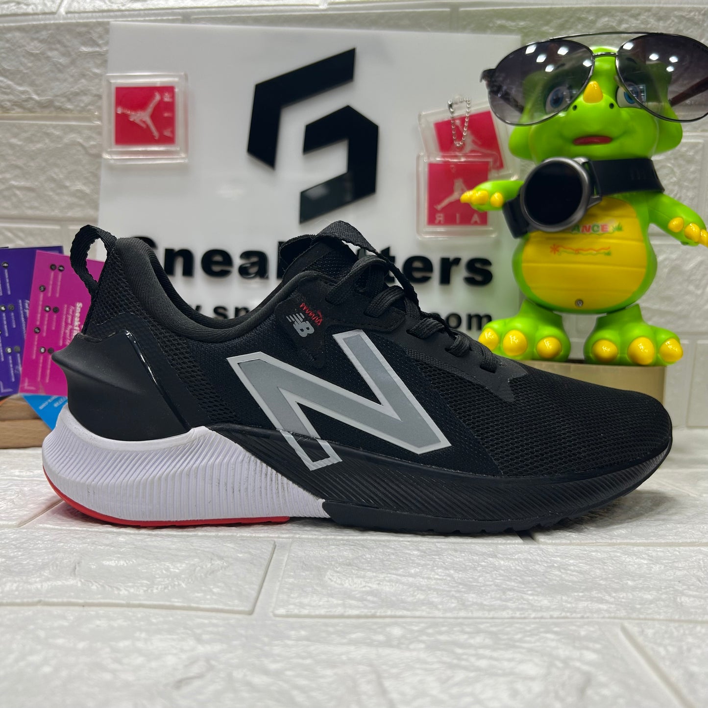 NB - Fuelcgell - Black White