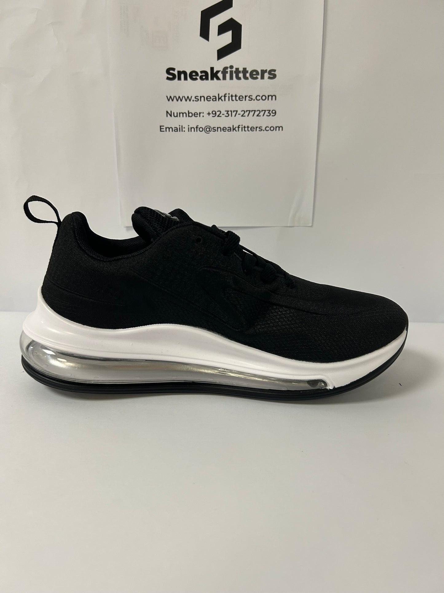 NKE Air Max 720 - Black White