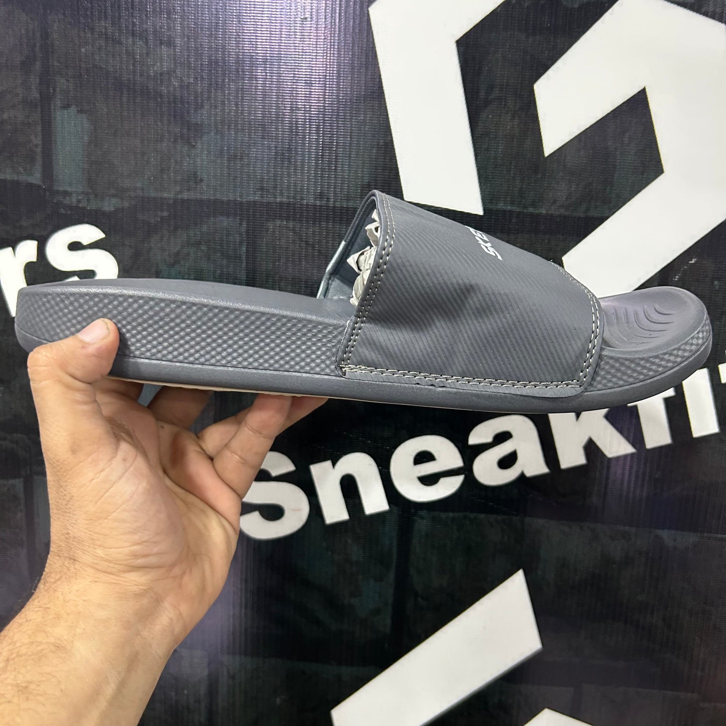 Skecher - D7 - Slides - Grey