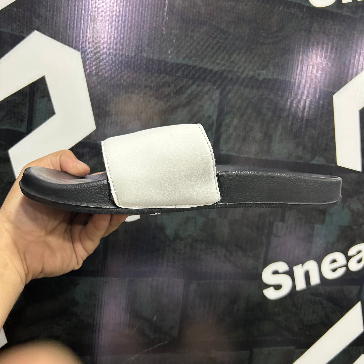 Ad - D7 - Slides - Black with White