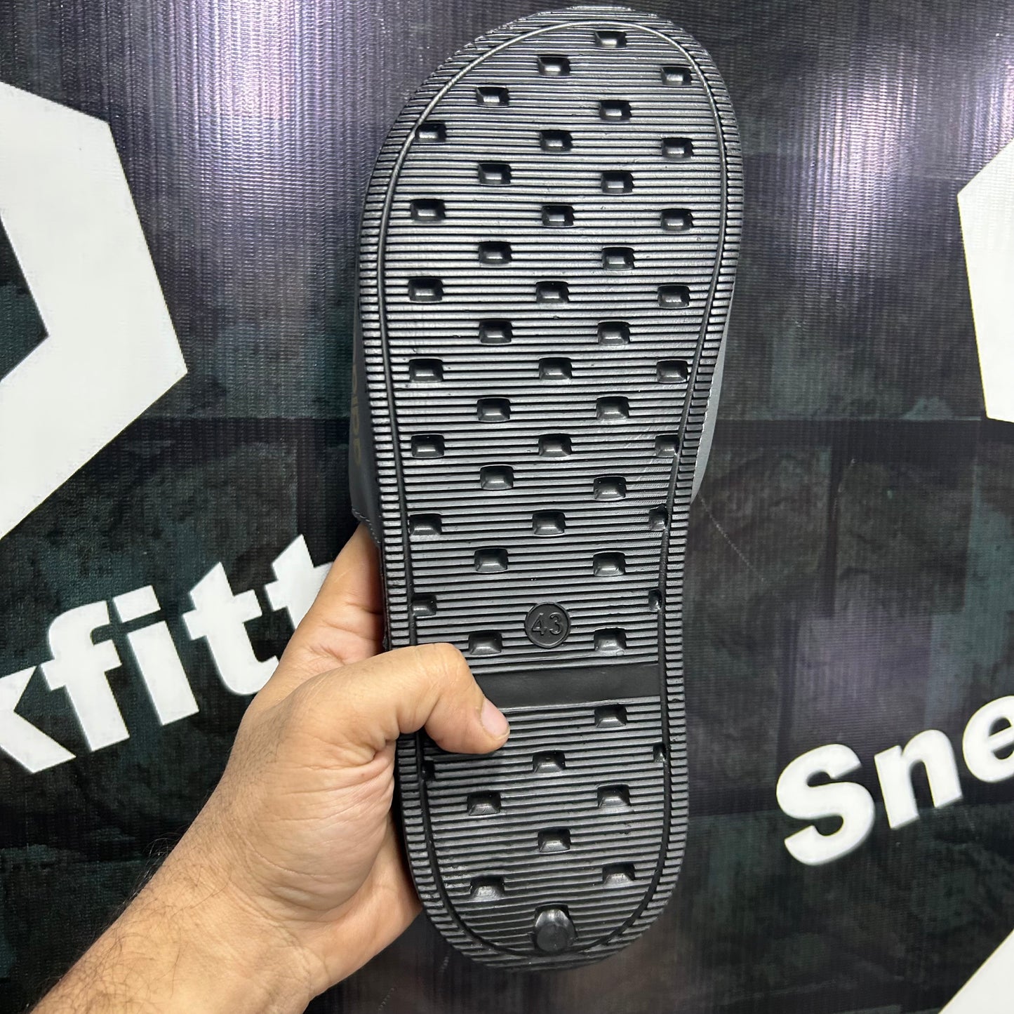 Ad - D7 - Slides - Black