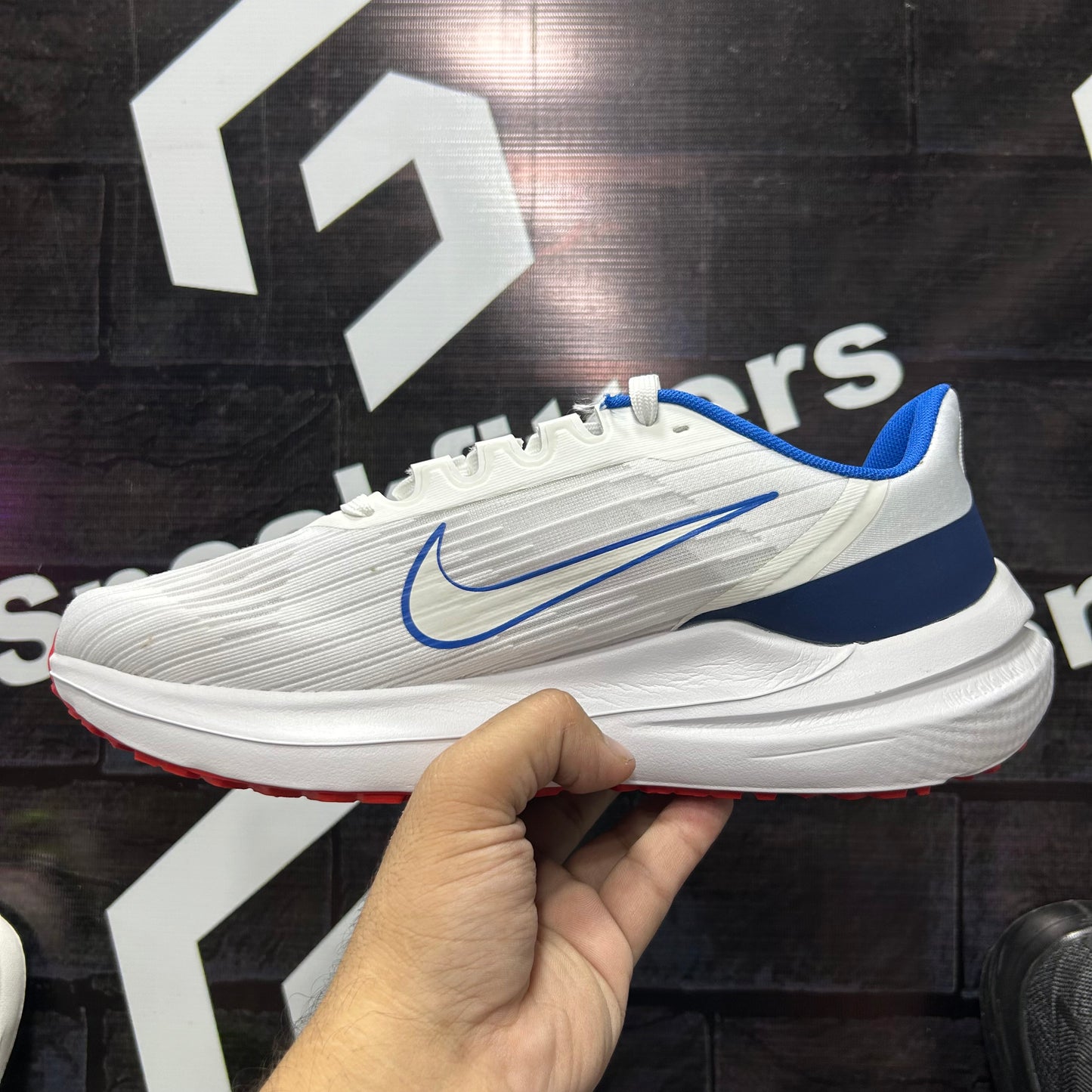 NK - Winflo 09 - White Blue