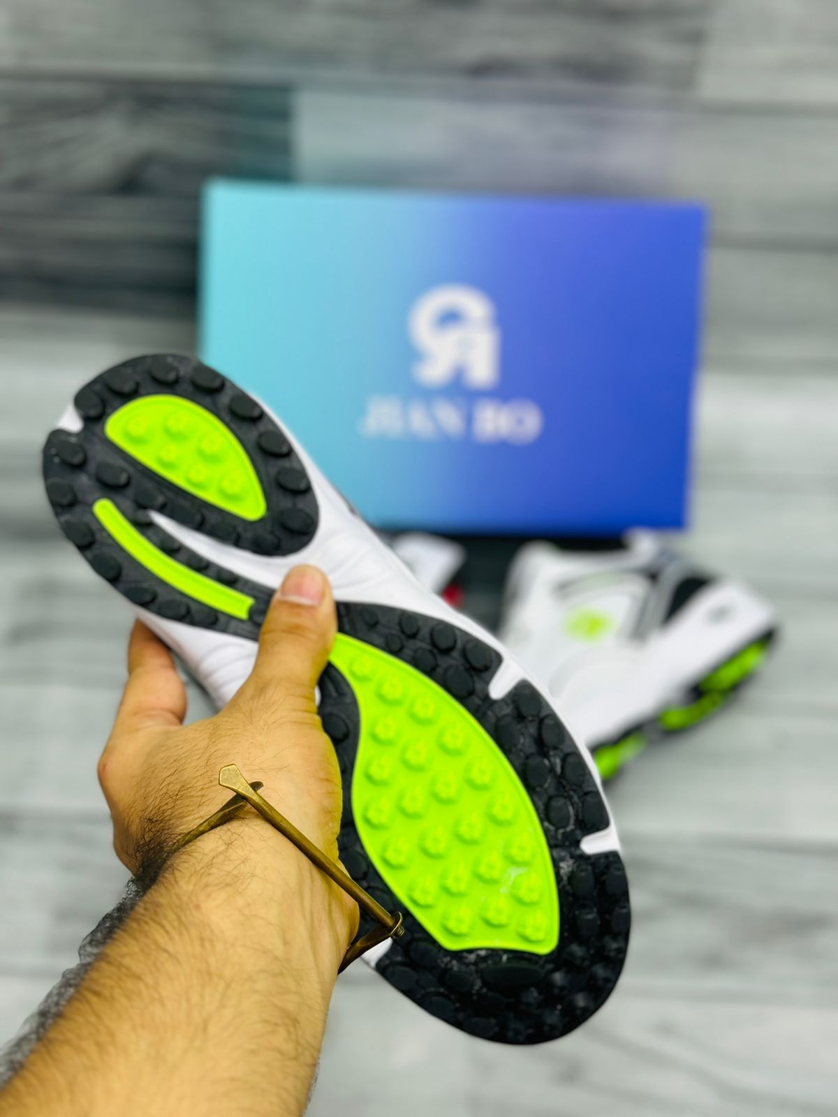 CA - Gripper - D2 - White Green