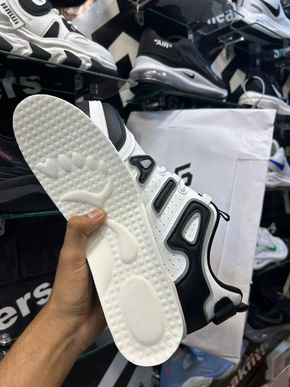 Fashion - FAQ - White Black