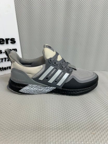 AD - Ultra boost -  Light Gray With Black