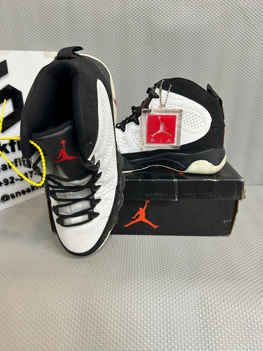 AJN  9 - Retro -White Black