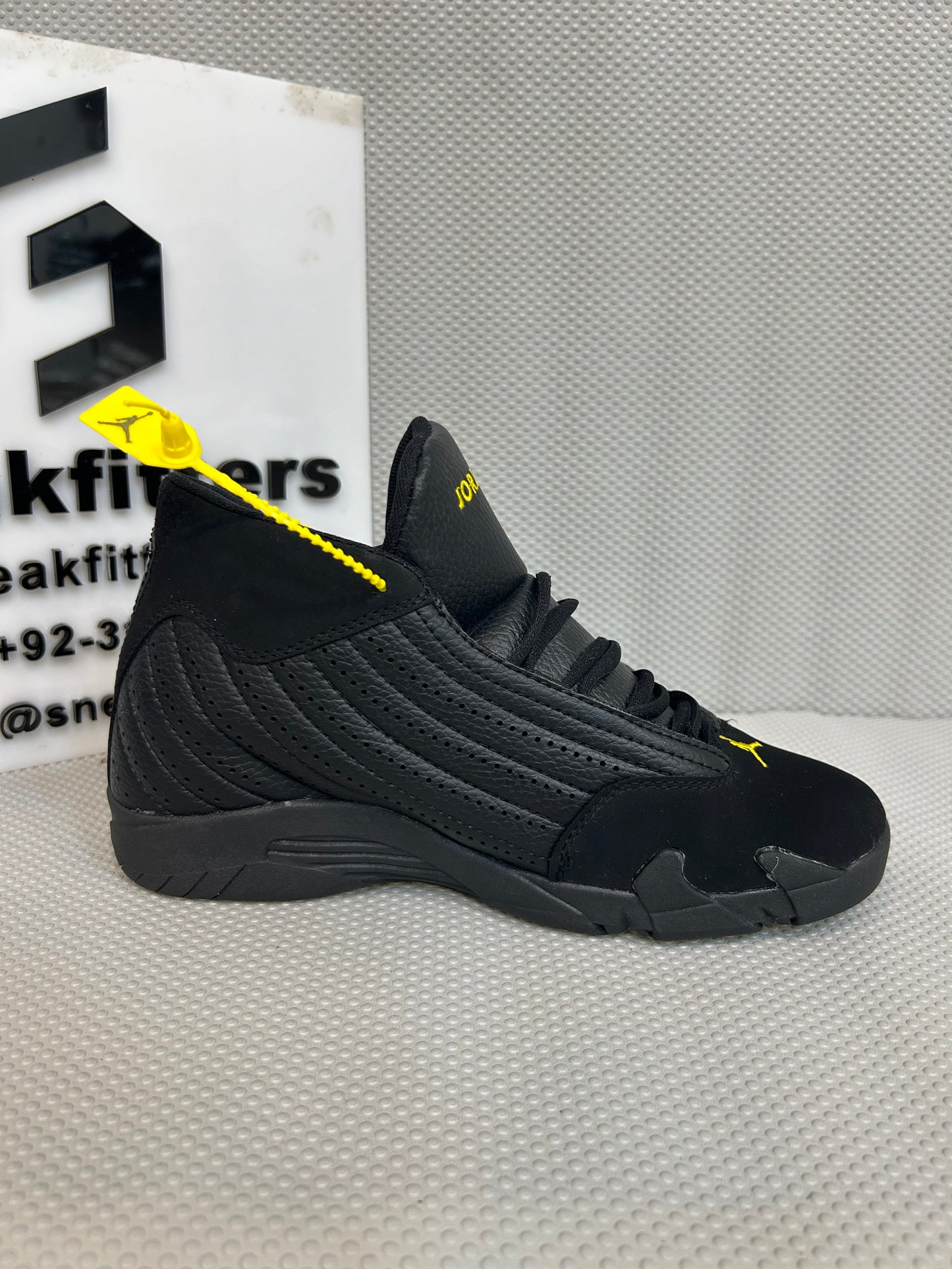 AR JDN  14 - Retro - Black Yellow