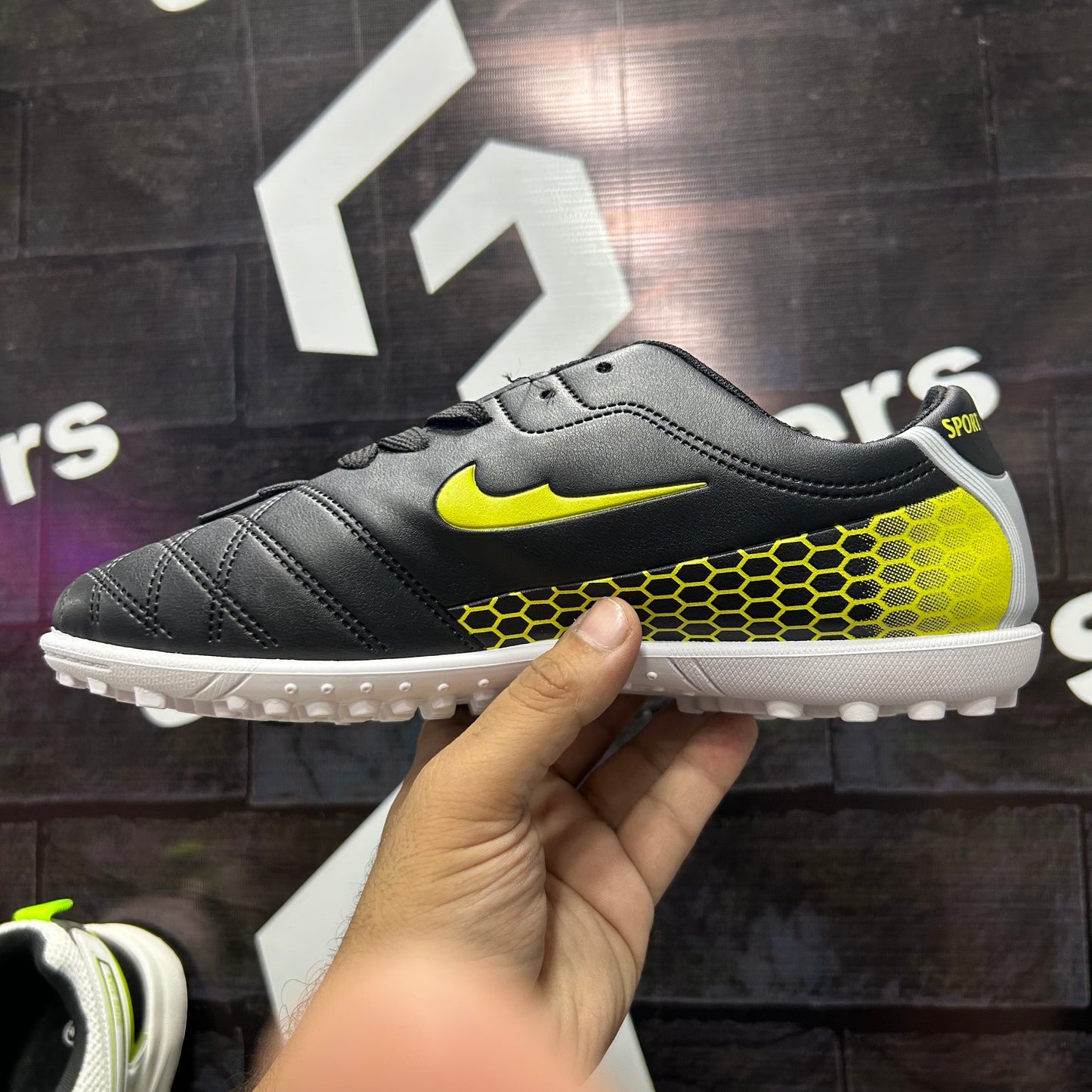 NK - Grippers - Black