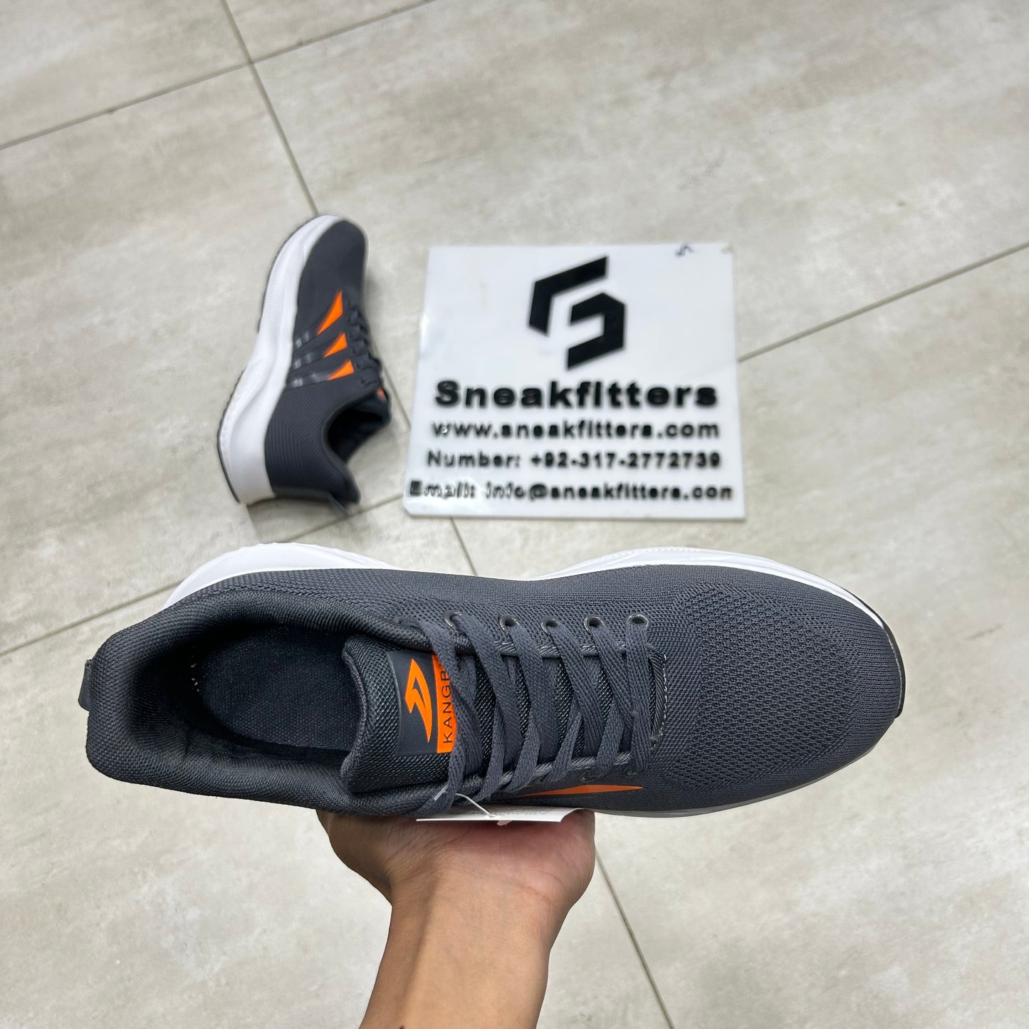 AD - Running - Gray White