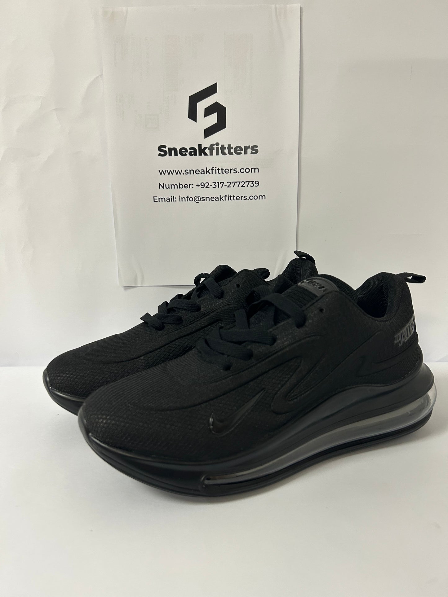 NKE Air Max 720 - All Black