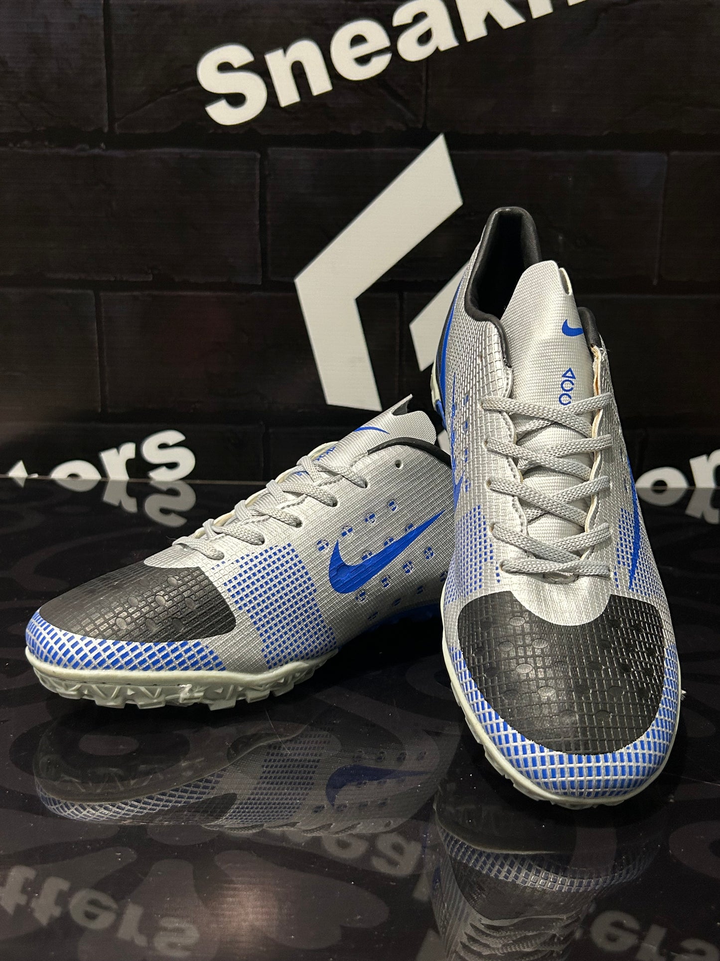 NKE - Football Boots - Silver With Blue