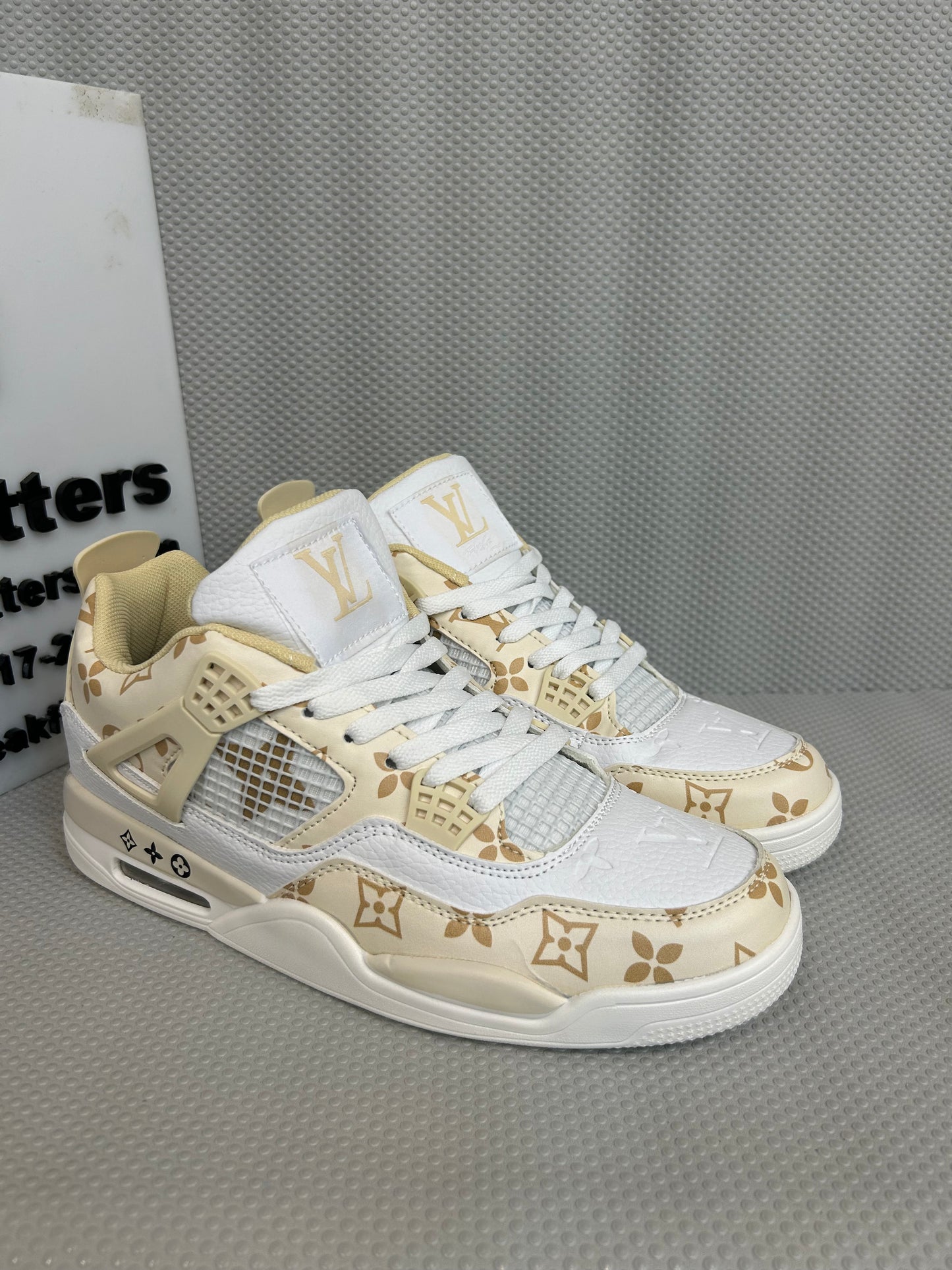 AR JDN 4 - LV - Khaki White (Master)