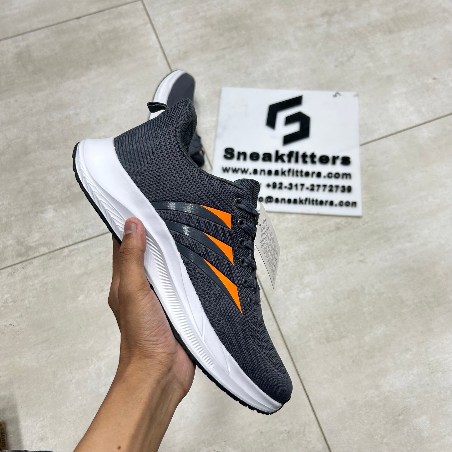 AD - Running - Gray White