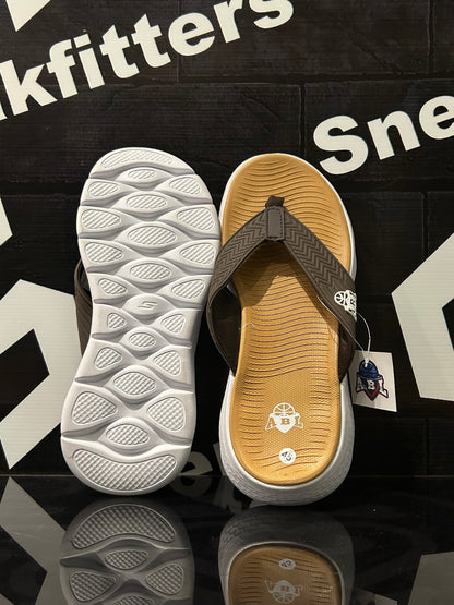 Skecher - D6 - Slides - Brown