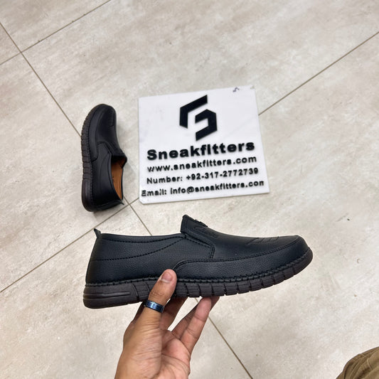Clarks Shoes - D9 - Black