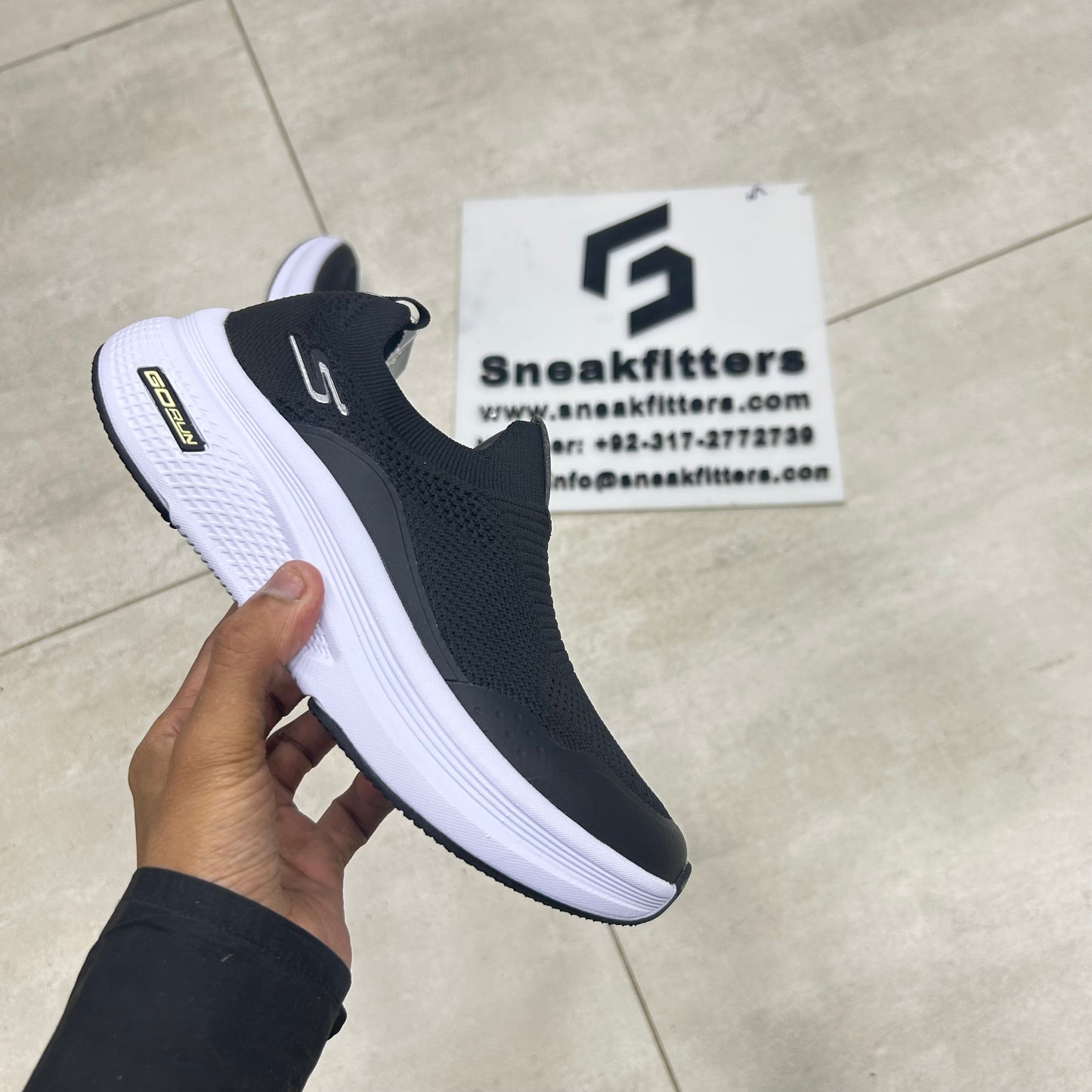 SK - GoRun - Black White