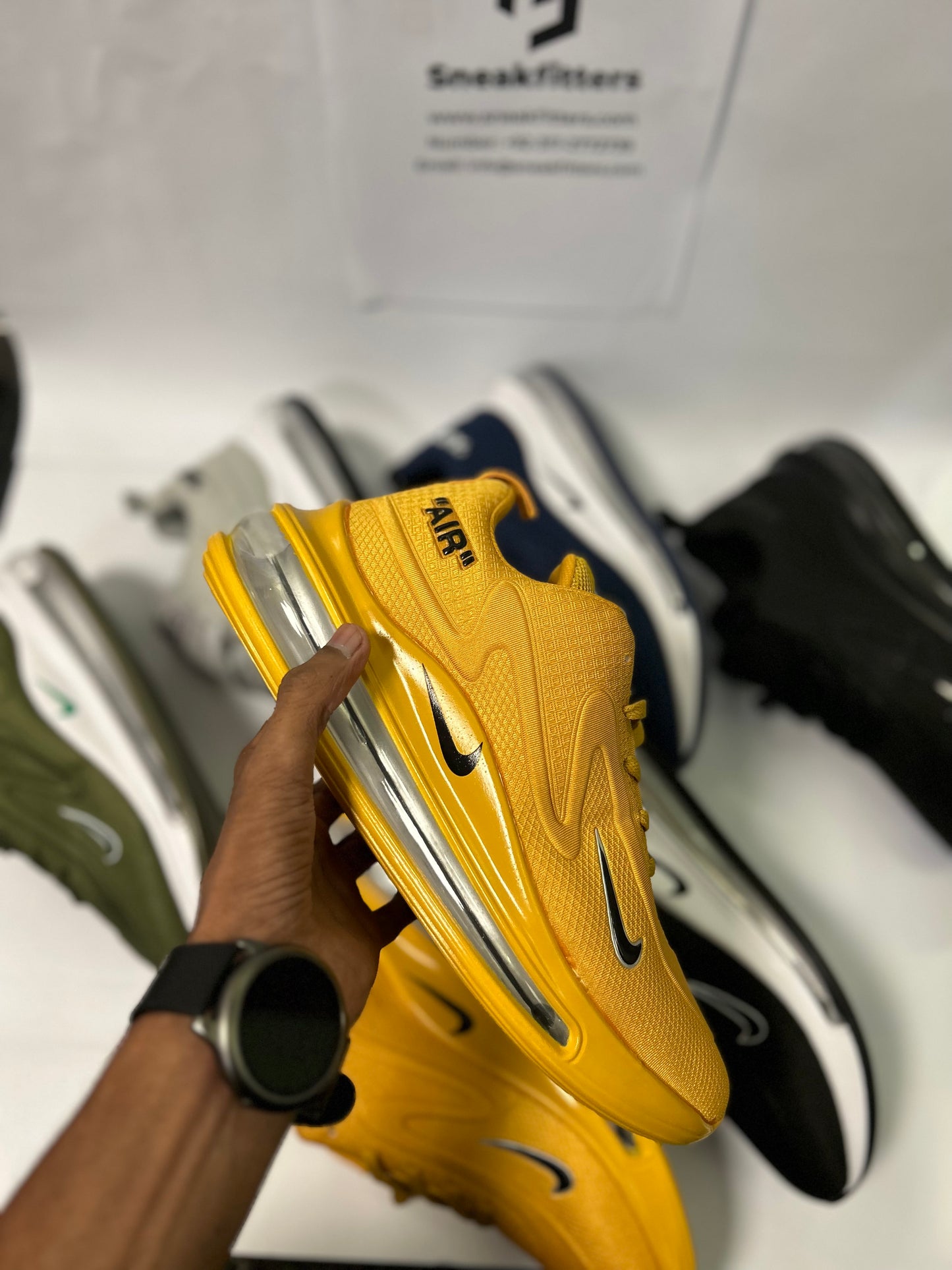 NKE Air Max 720 - Mustard