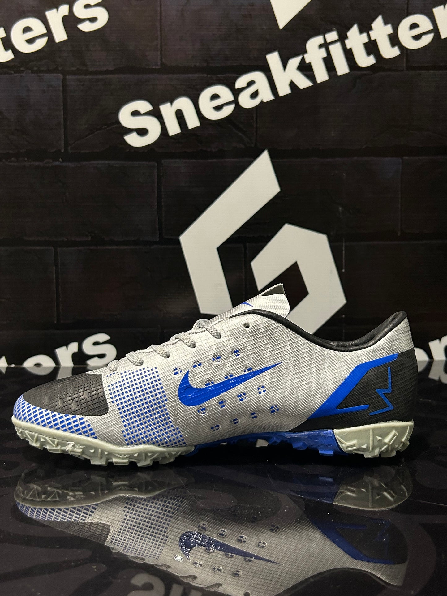 NKE - Football Boots - Silver With Blue