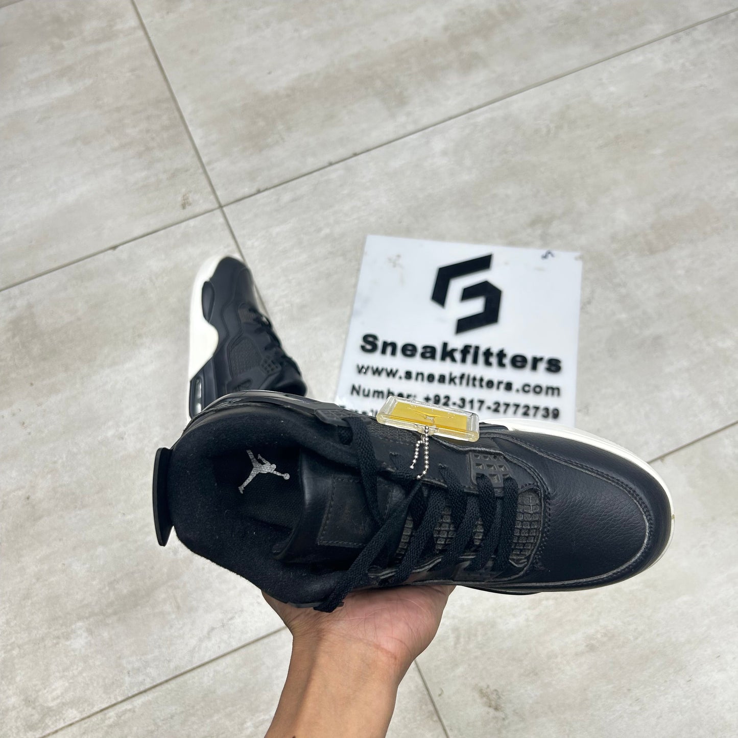 AR JDN 4 - Retro - Black White