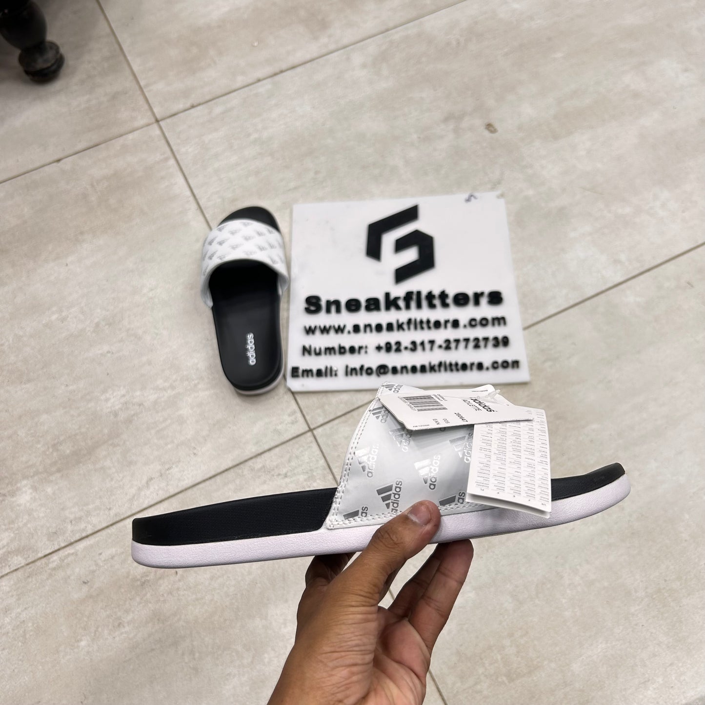 AD - D2 - White