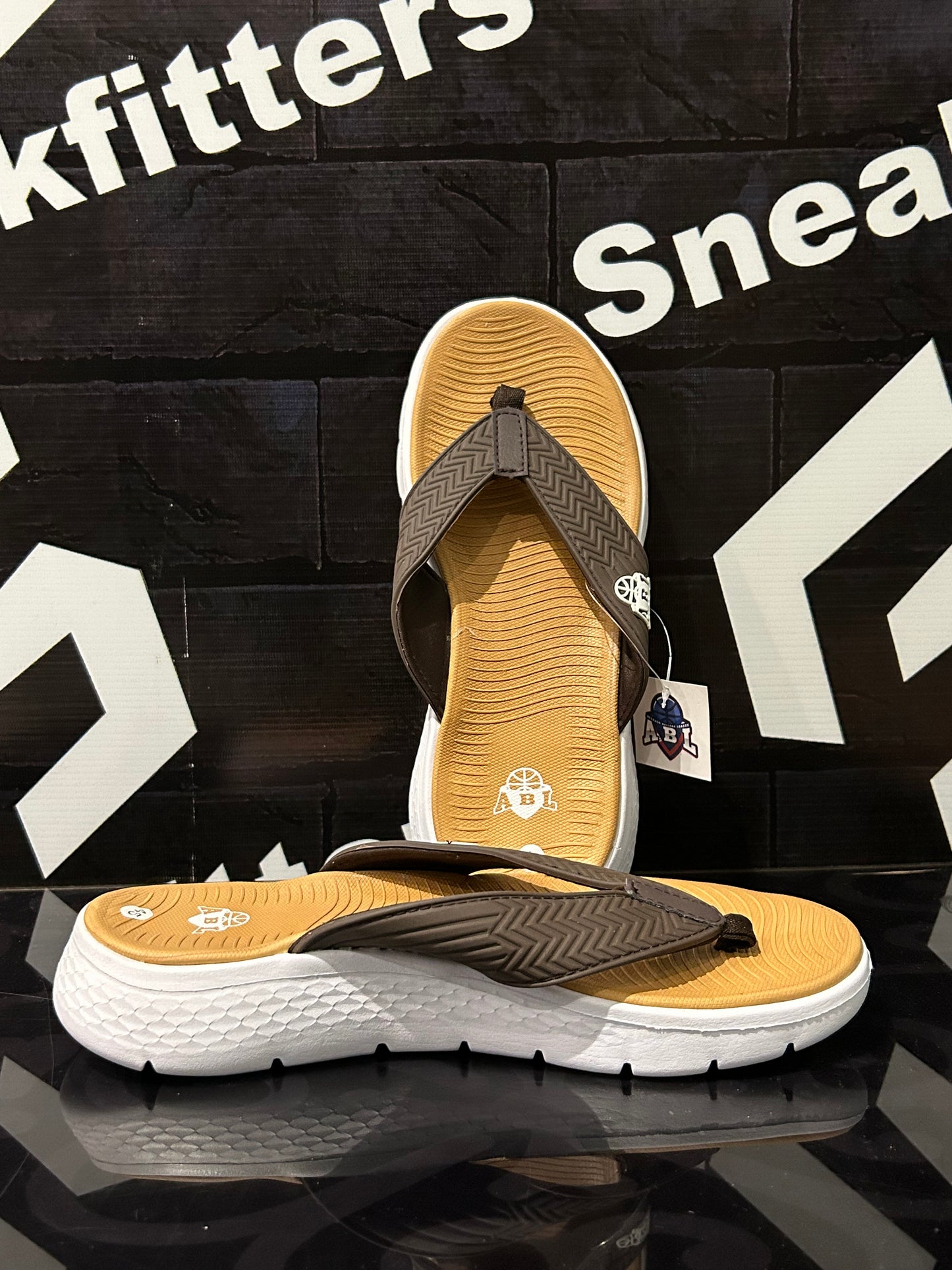 Skecher - D6 - Slides - Brown