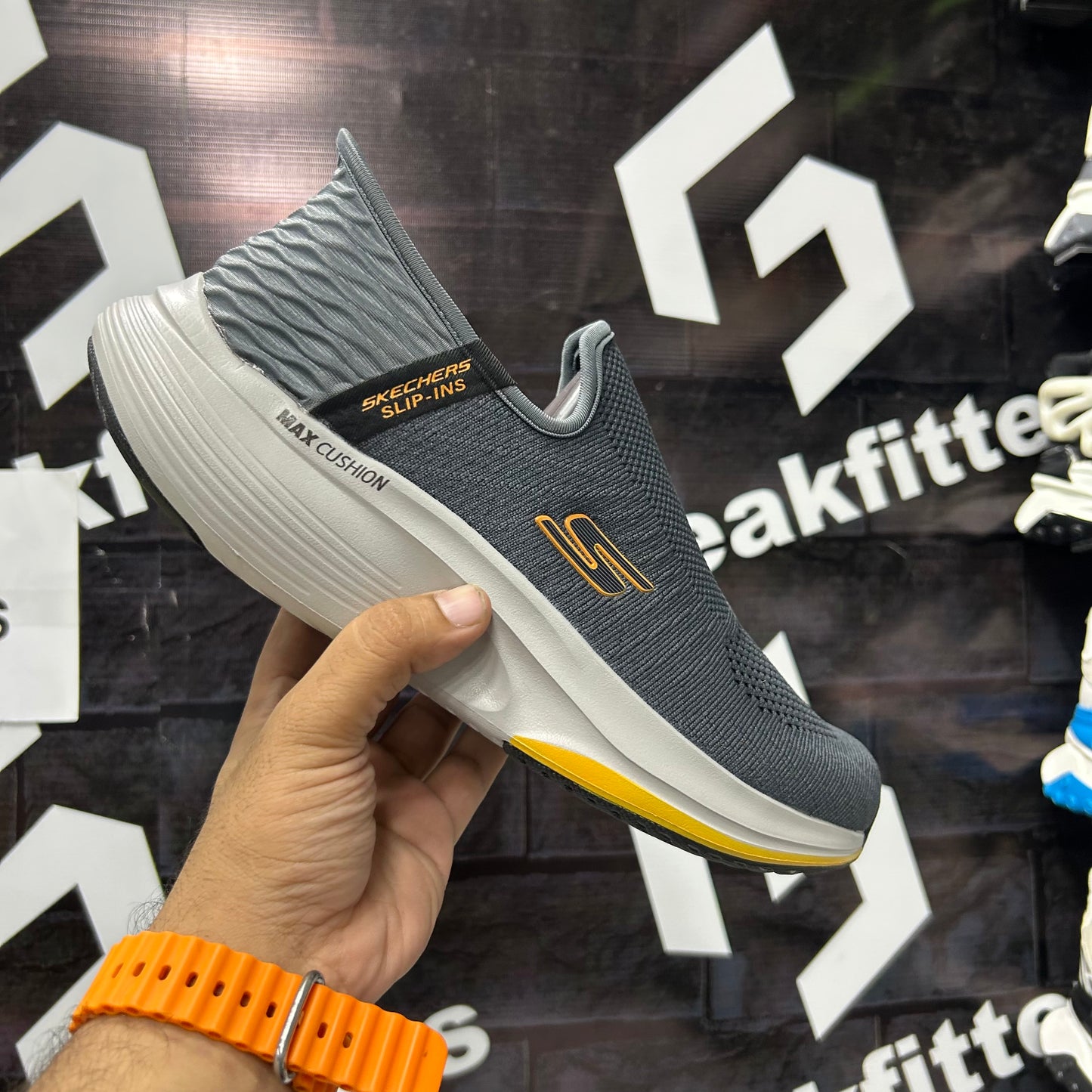 Skechers - GY - Max Cushion - Gray