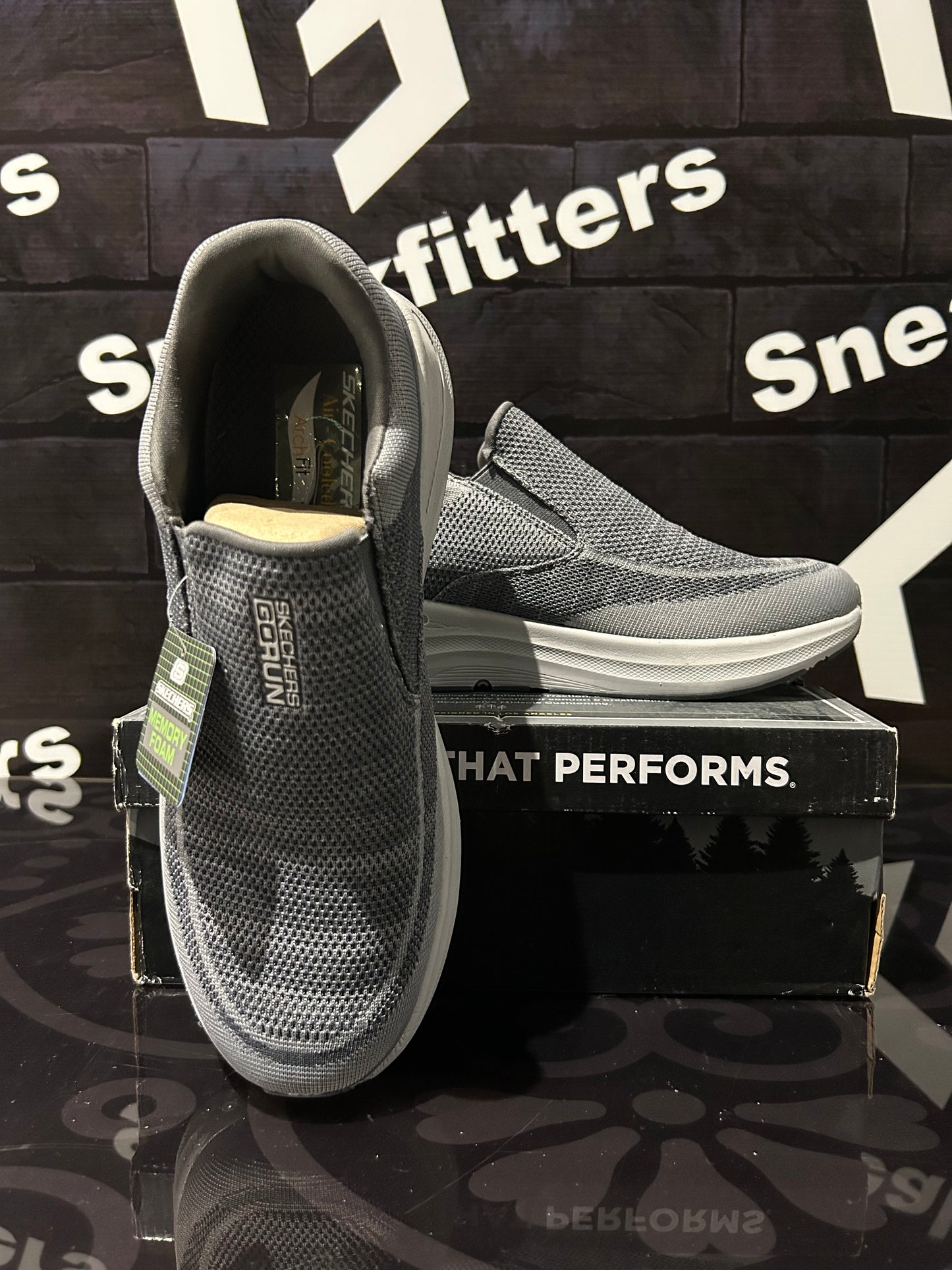 Skecher - Ultra Go Goodyear - Grey