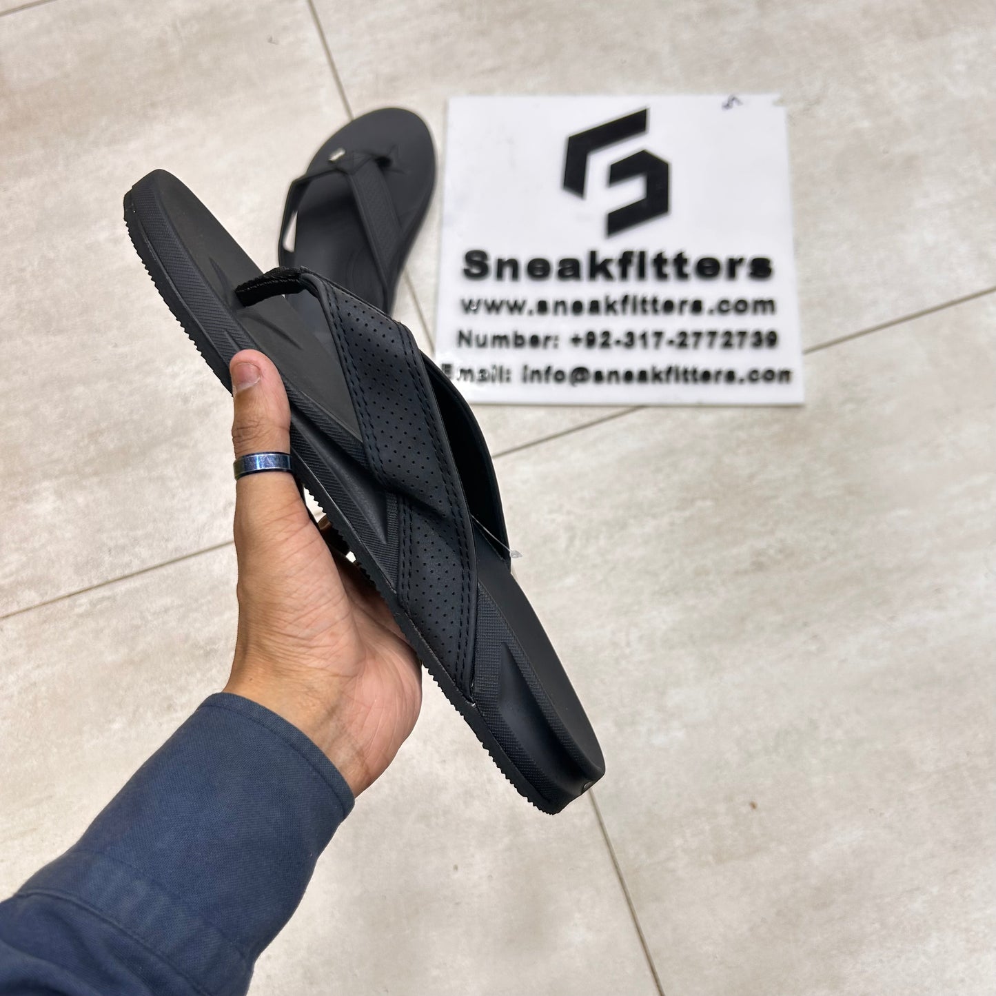 Spark - Slide - Black