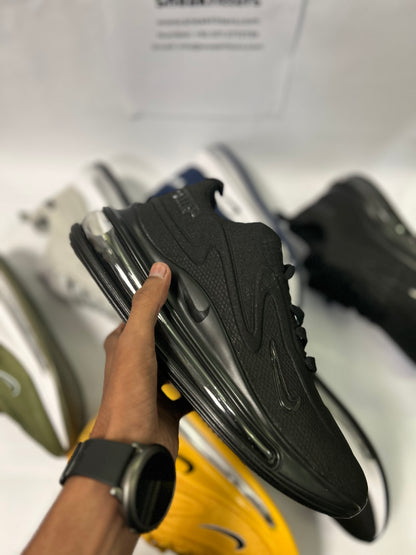 NKE Air Max 720 - All Black