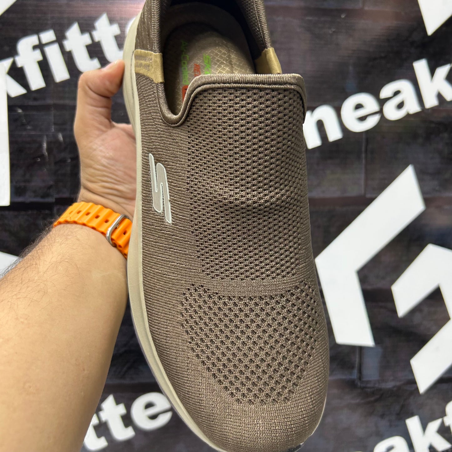 Skechers - GY - Max Cushion - Brown