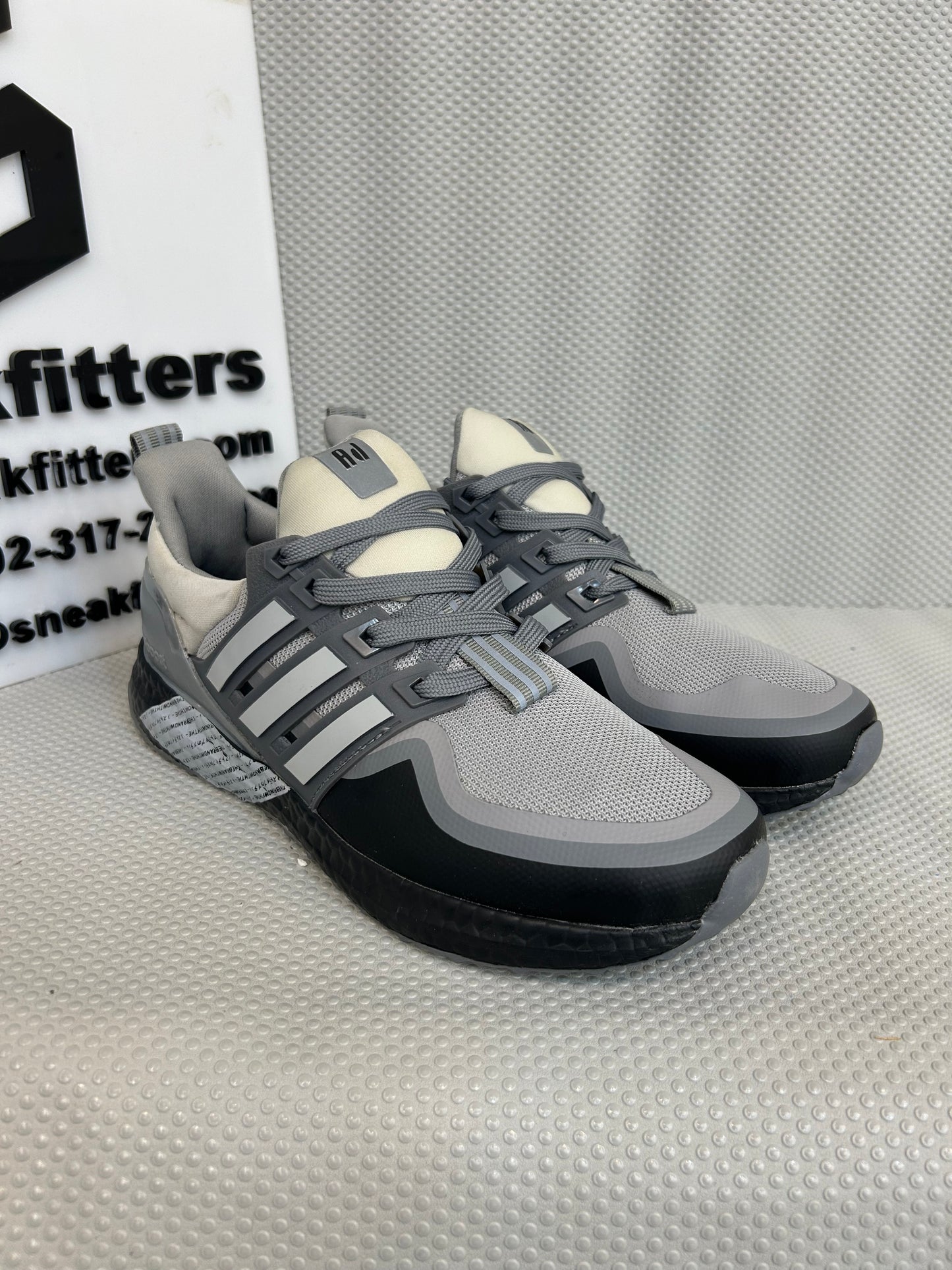 AD - Ultra boost -  Light Gray With Black