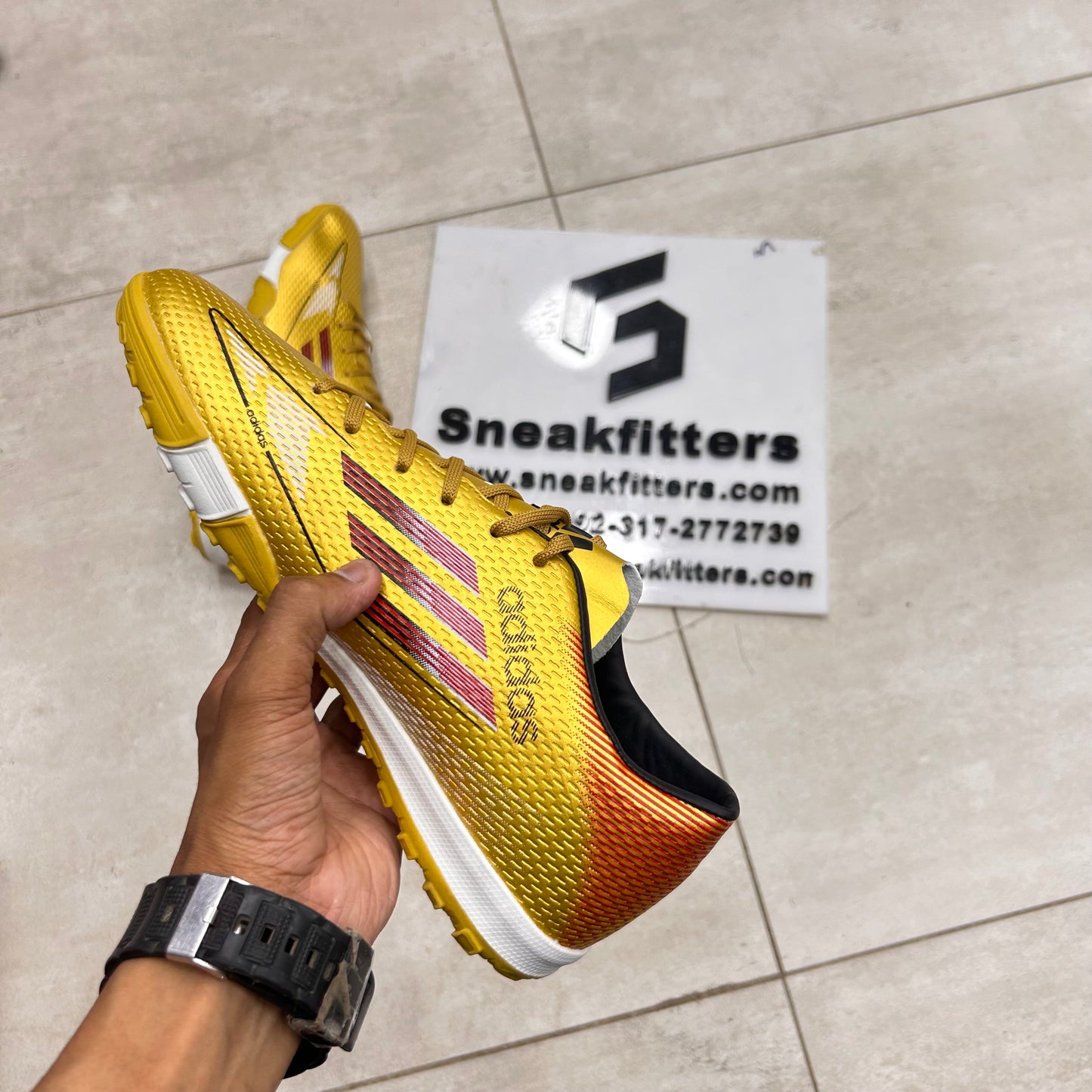 Football - Adid Gripper - Gold with Red