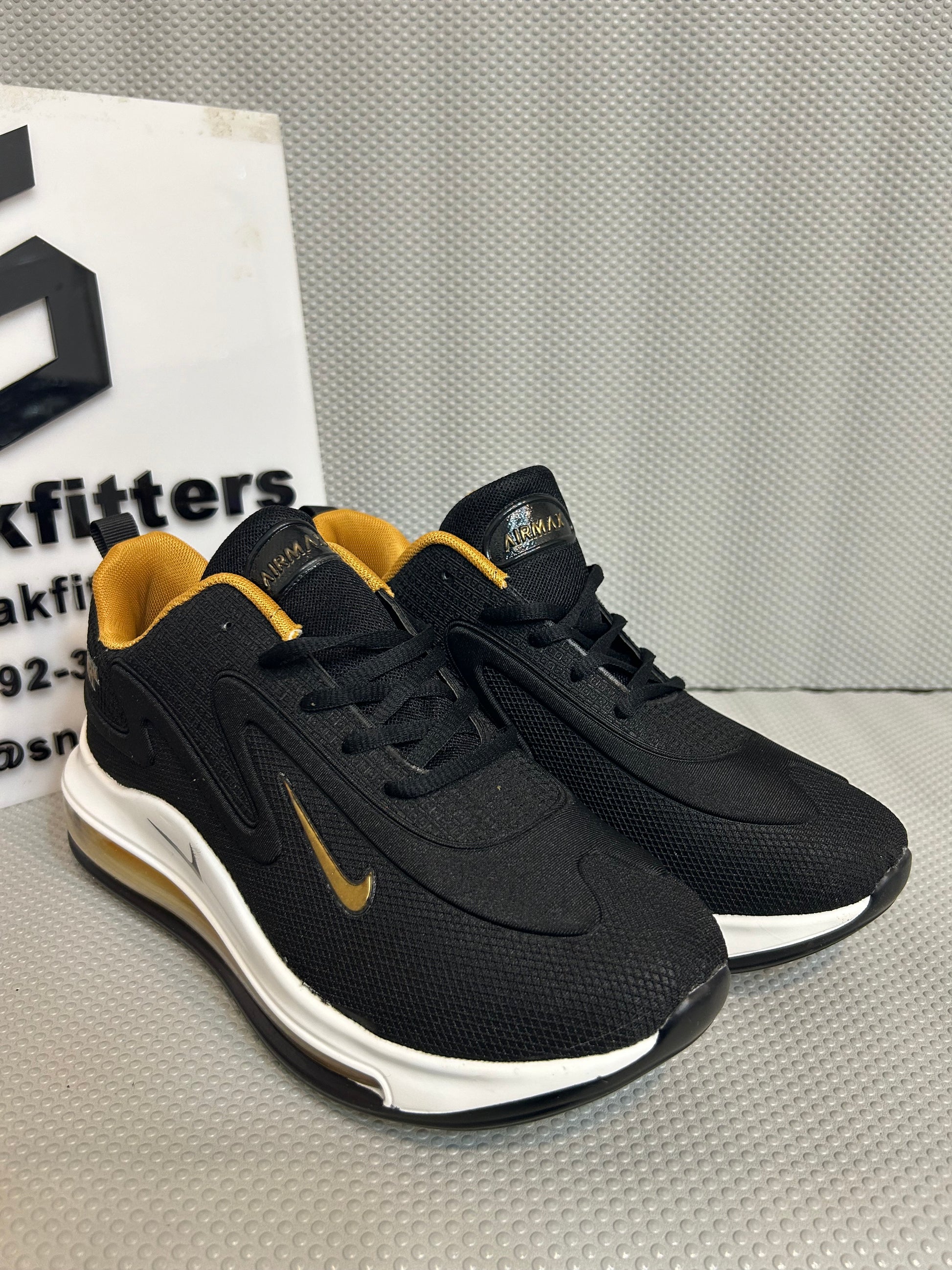 NKE Air Max 720 Black Golden Sneakfitters