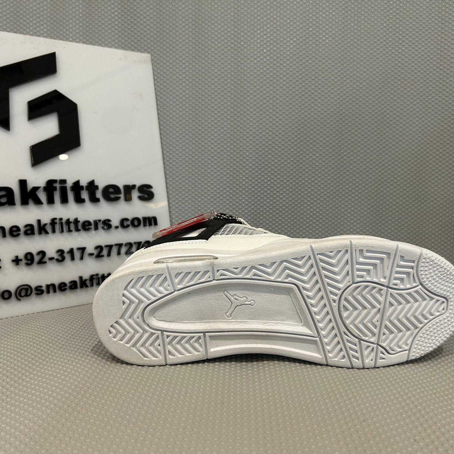 AR JDN 4 - Retro -   White with Black