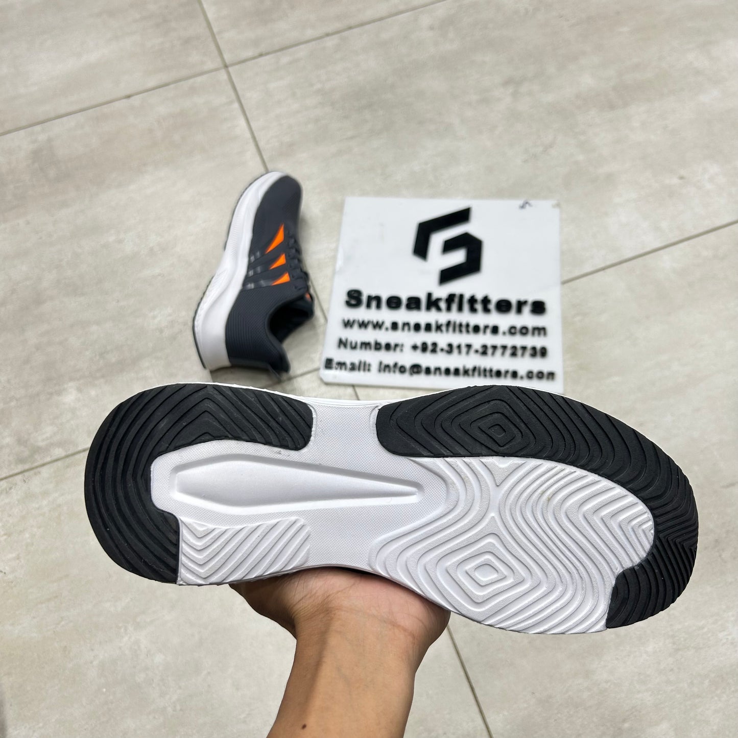 AD - Running - Gray White