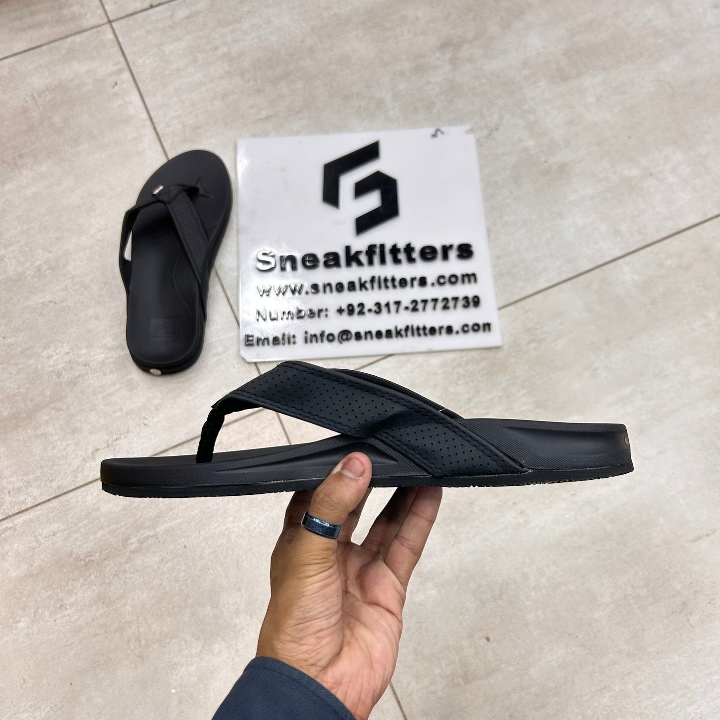 Spark - Slide - Black