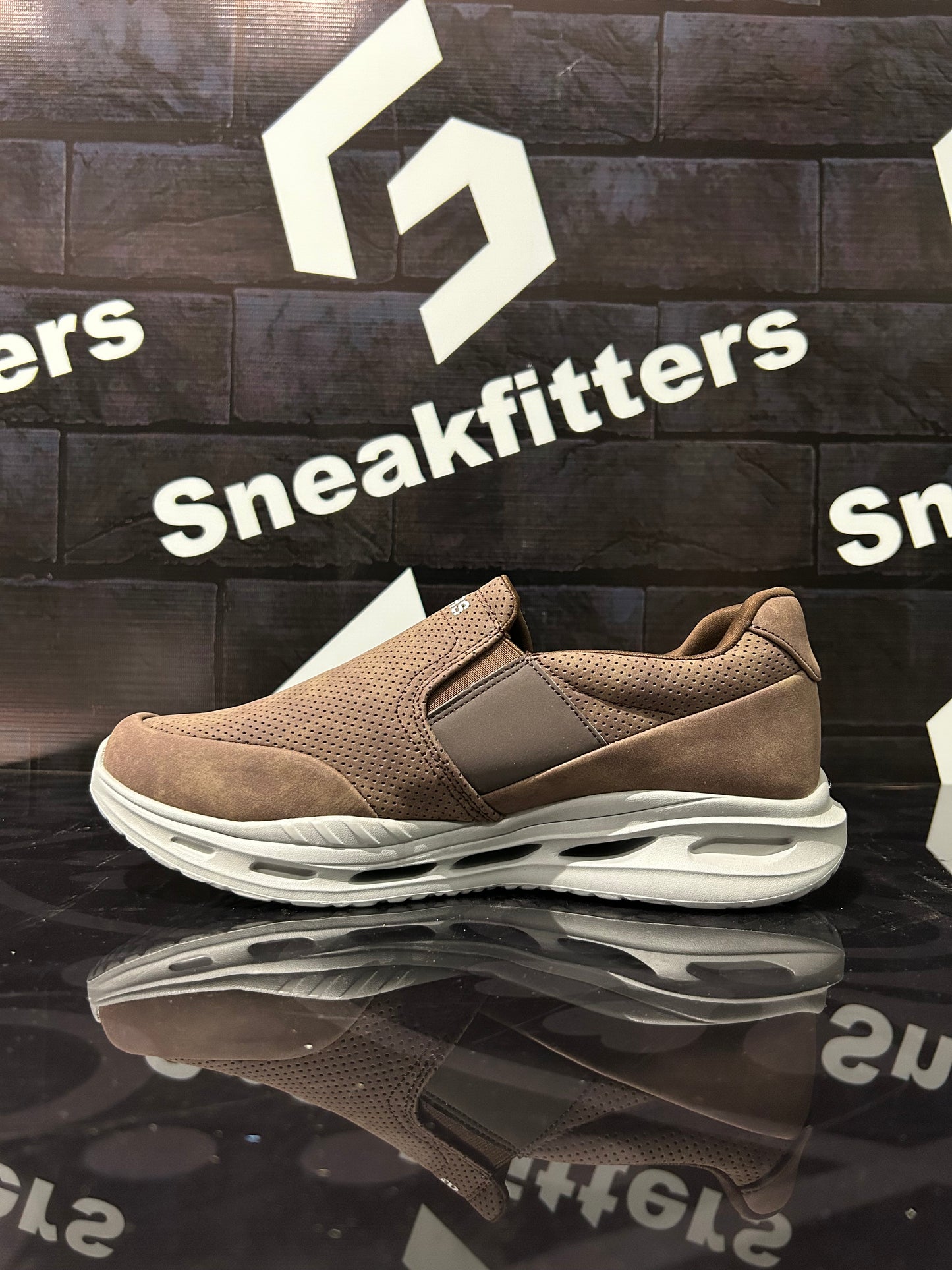 Skecher - Performance - Atchfit - Brown