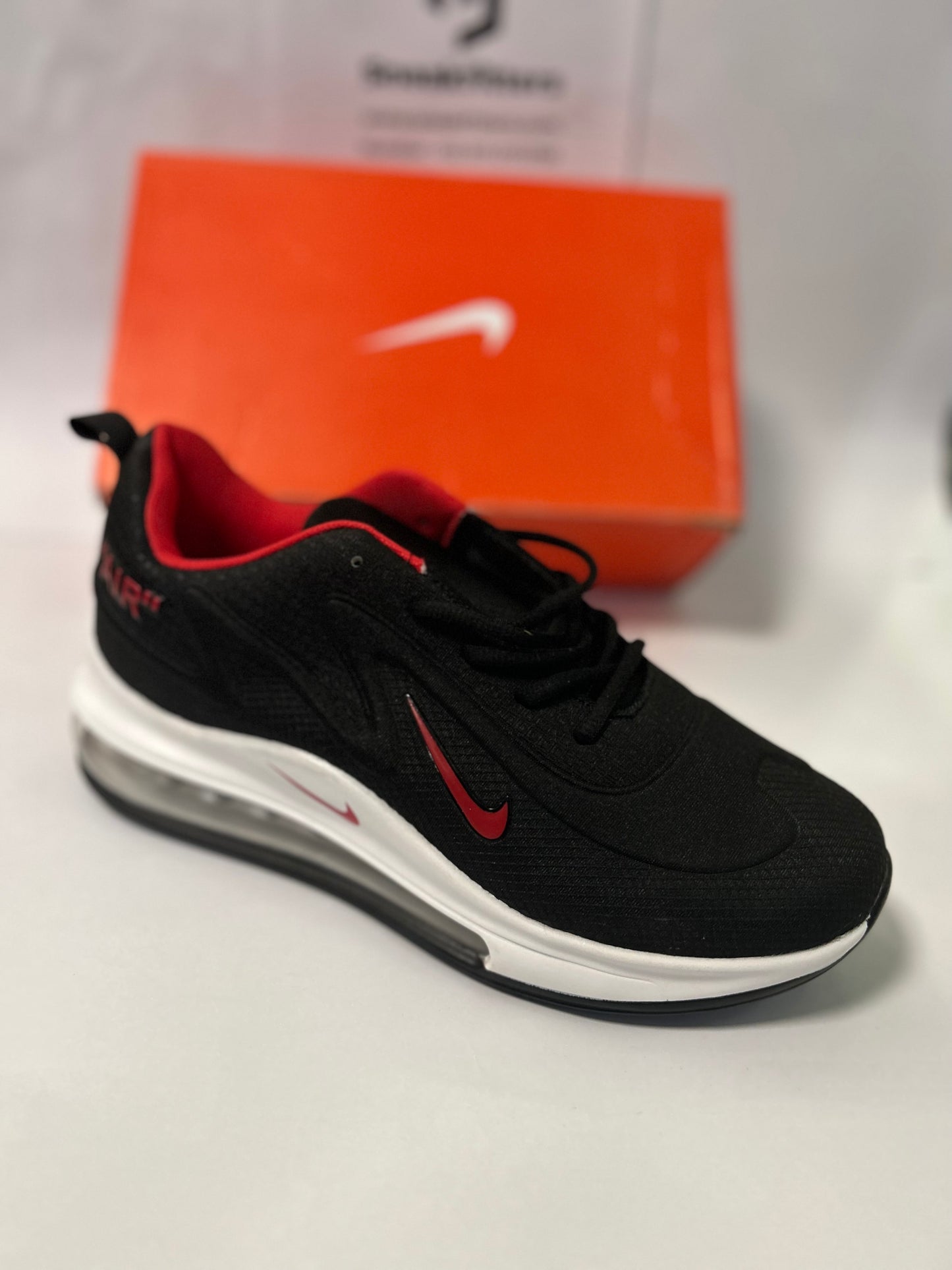 NKE Air Max 720 - Black Red