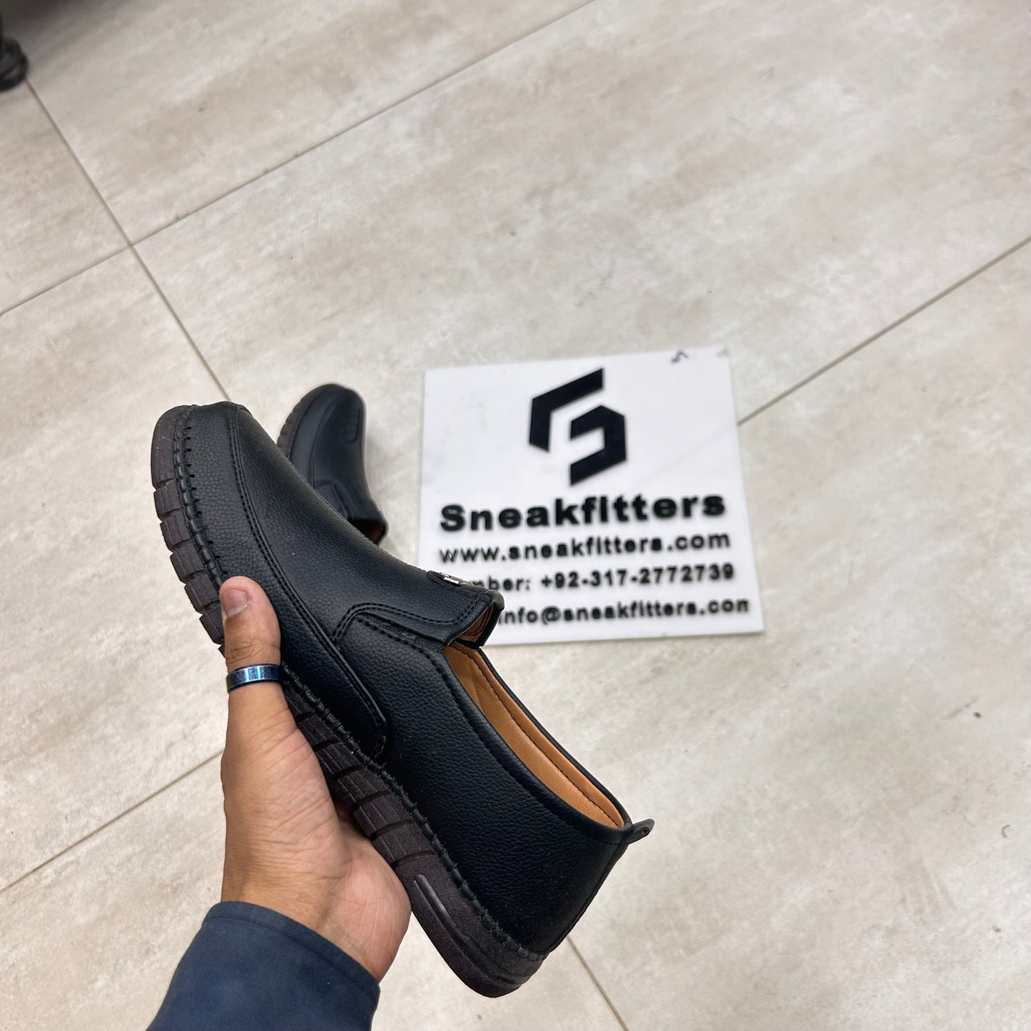 Clarks Shoes - D9 - Black