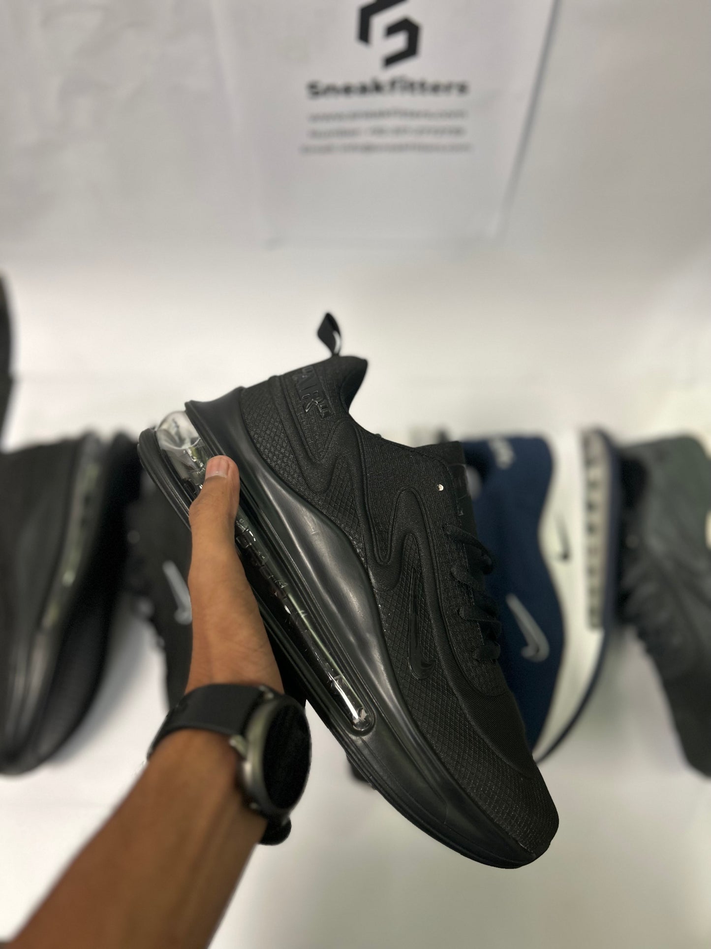 NKE Air Max 720 - All Black 2.0