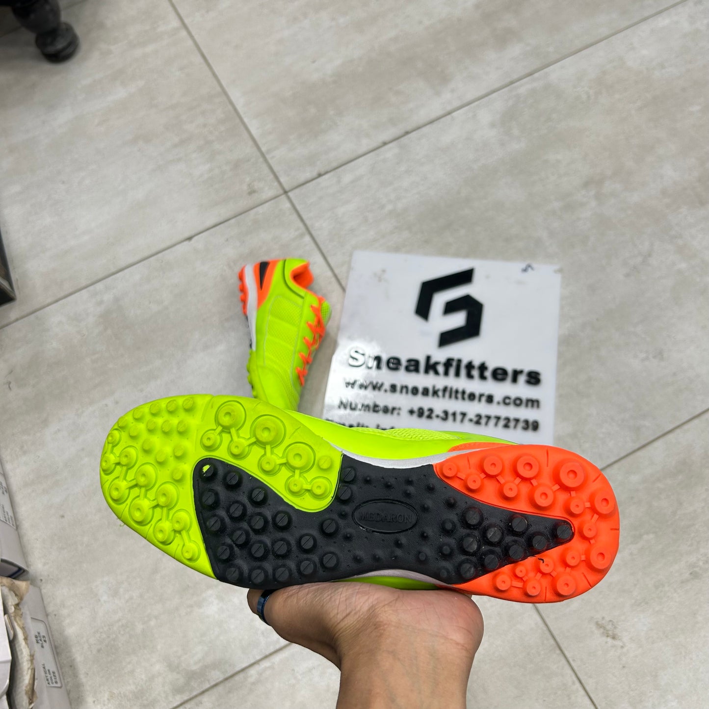 Football - Medaron - Grippers - Green