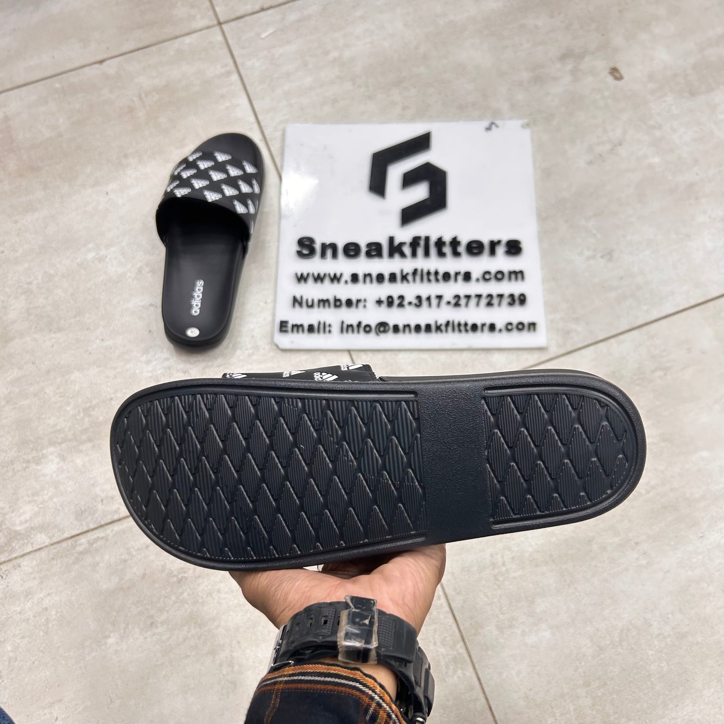 AD - D2 - Black
