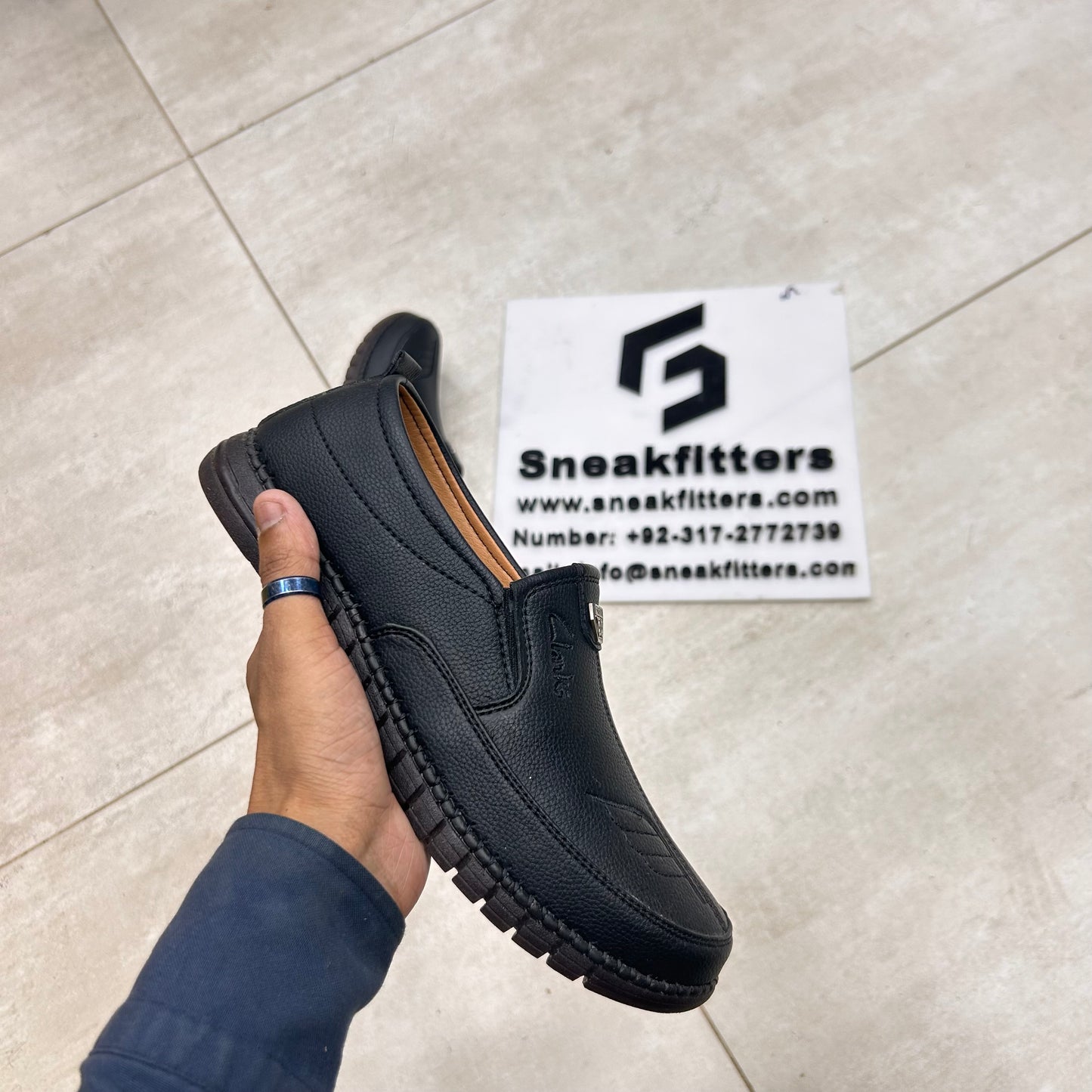 Clarks Shoes - D9 - Black