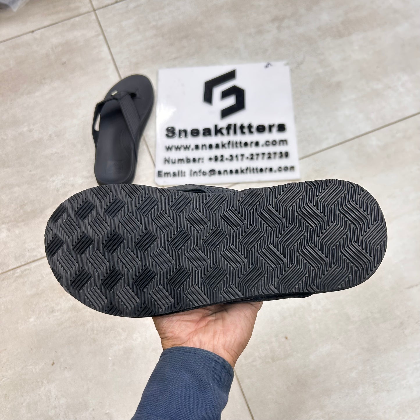 Spark - Slide - Black